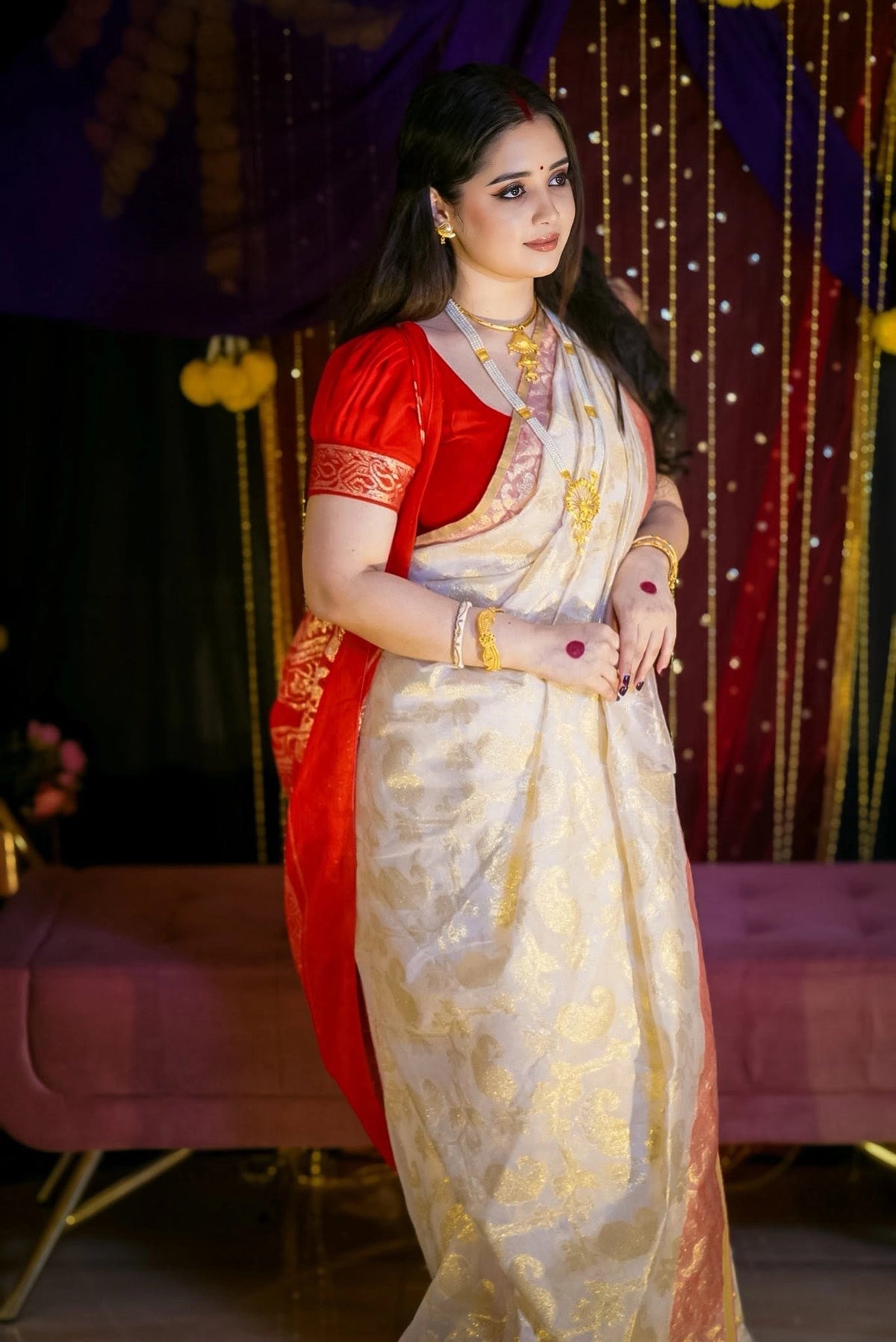 Rose Border Gold Zari Jamdani Saree